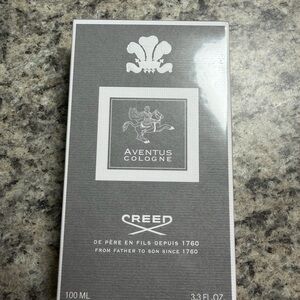 Creed Aventus Cologne - Elegant Gray Packaging